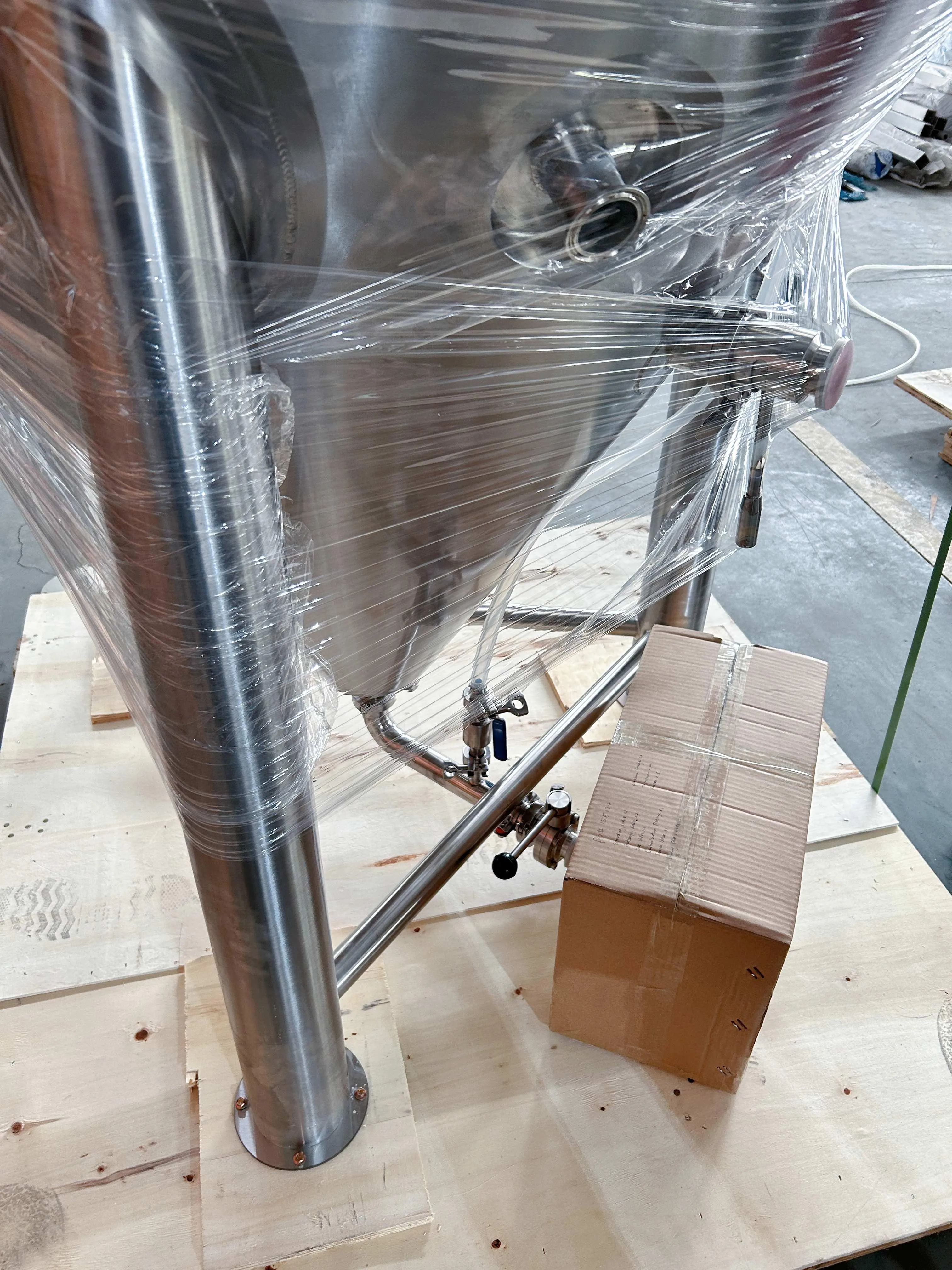 800L Conical Fermenter (pressurisable, jacketed)
