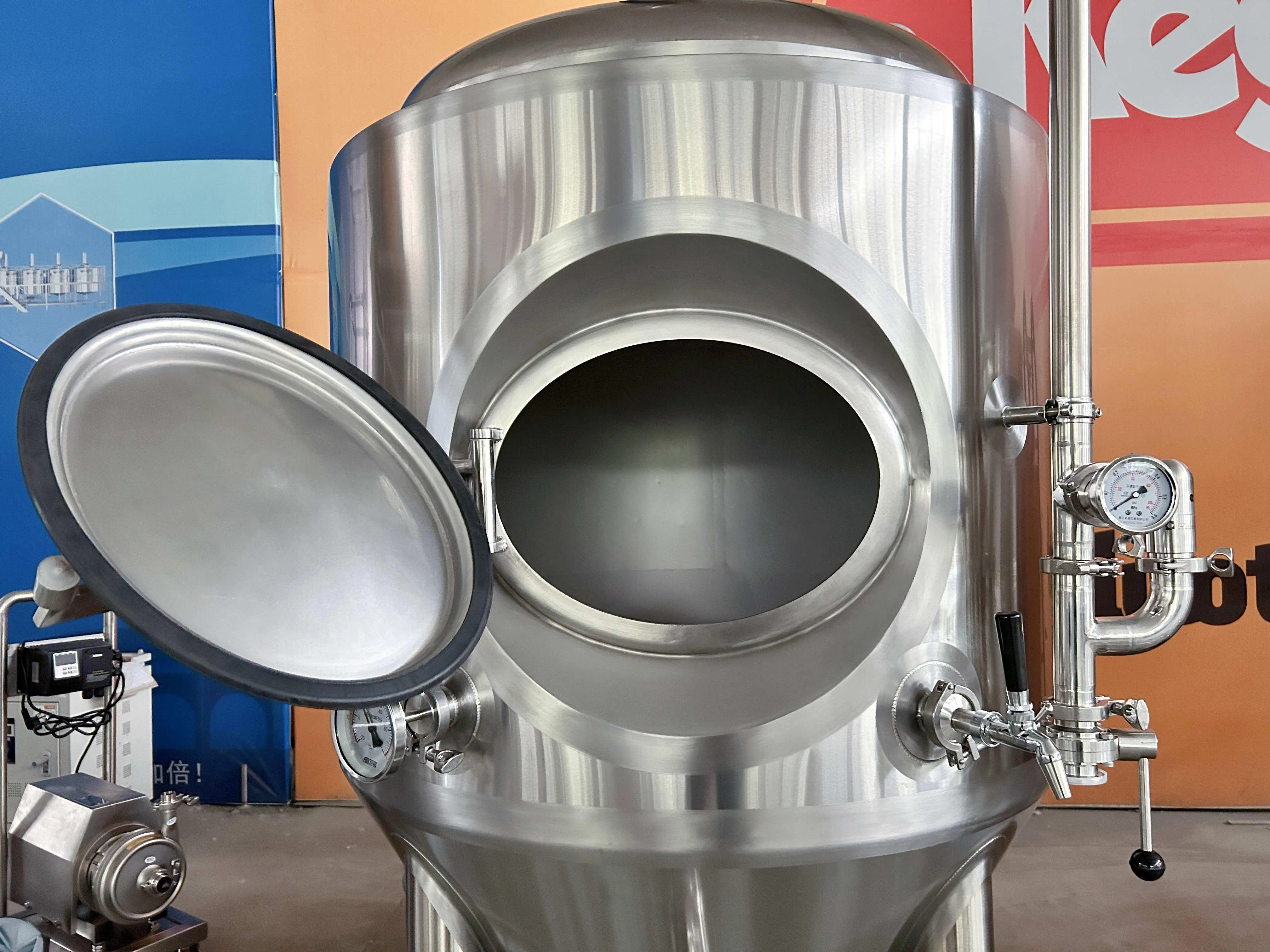 800L Conical Fermenter (pressurisable, jacketed)