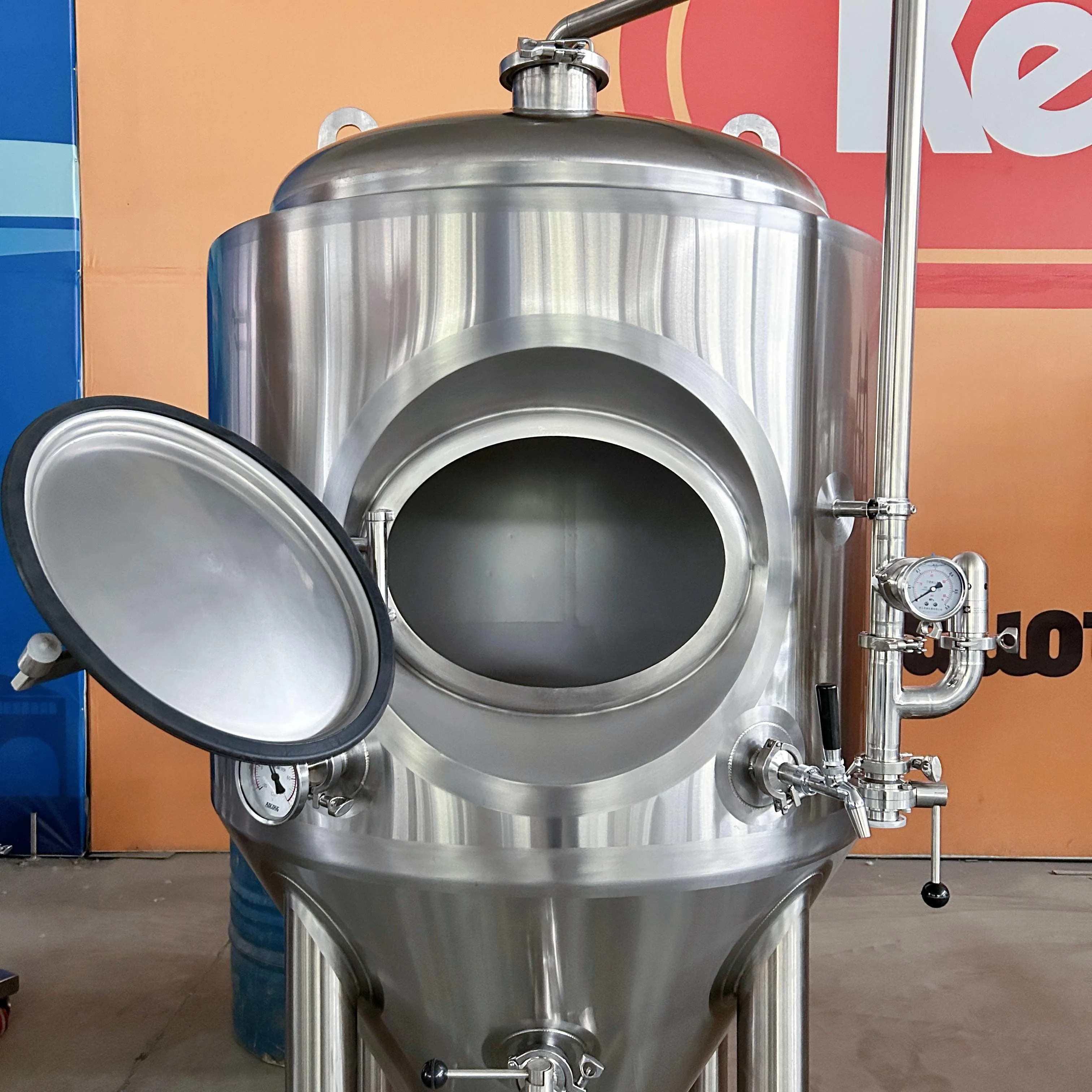 800L Conical Fermenter (pressurisable, jacketed)