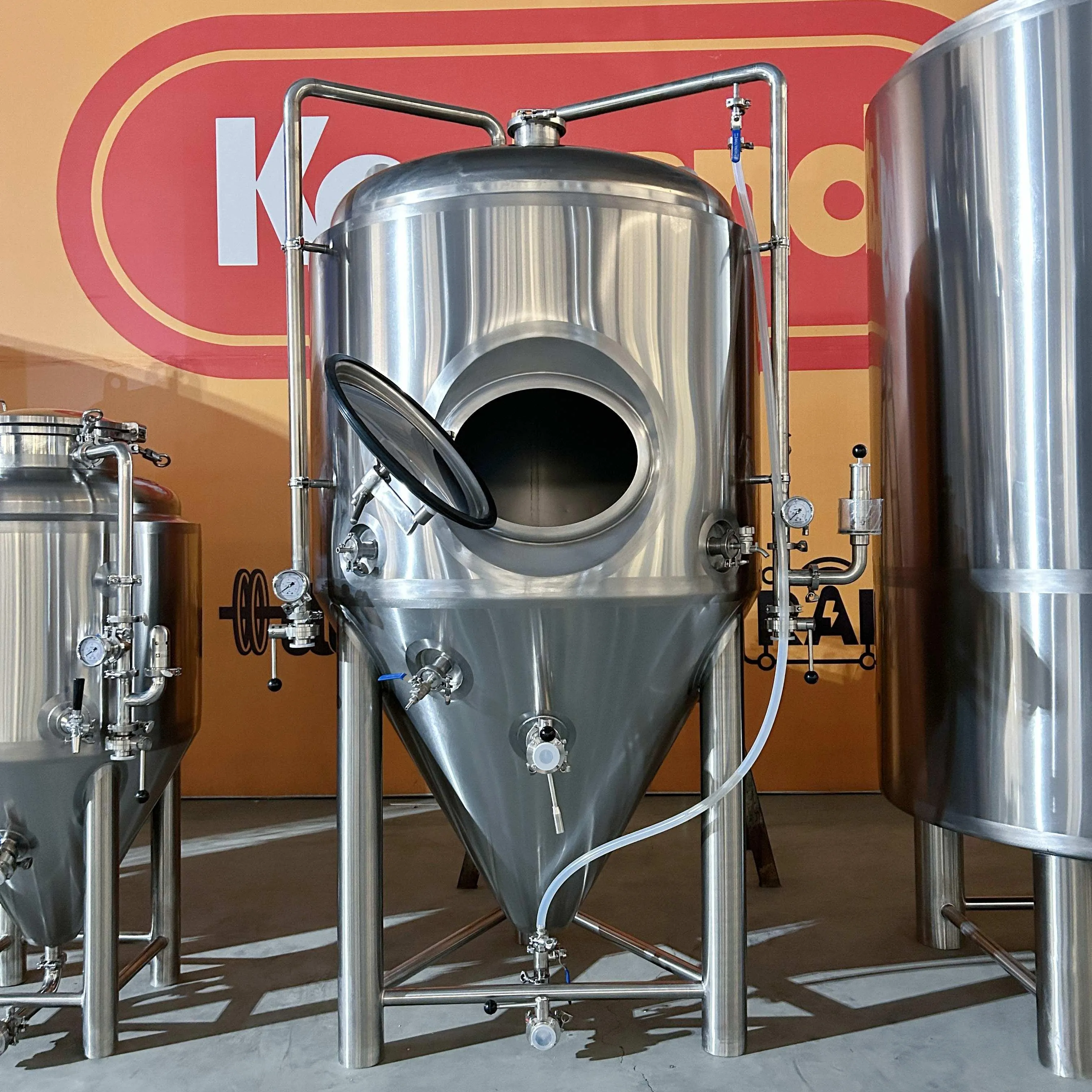 800L Conical Fermenter (pressurisable, jacketed)