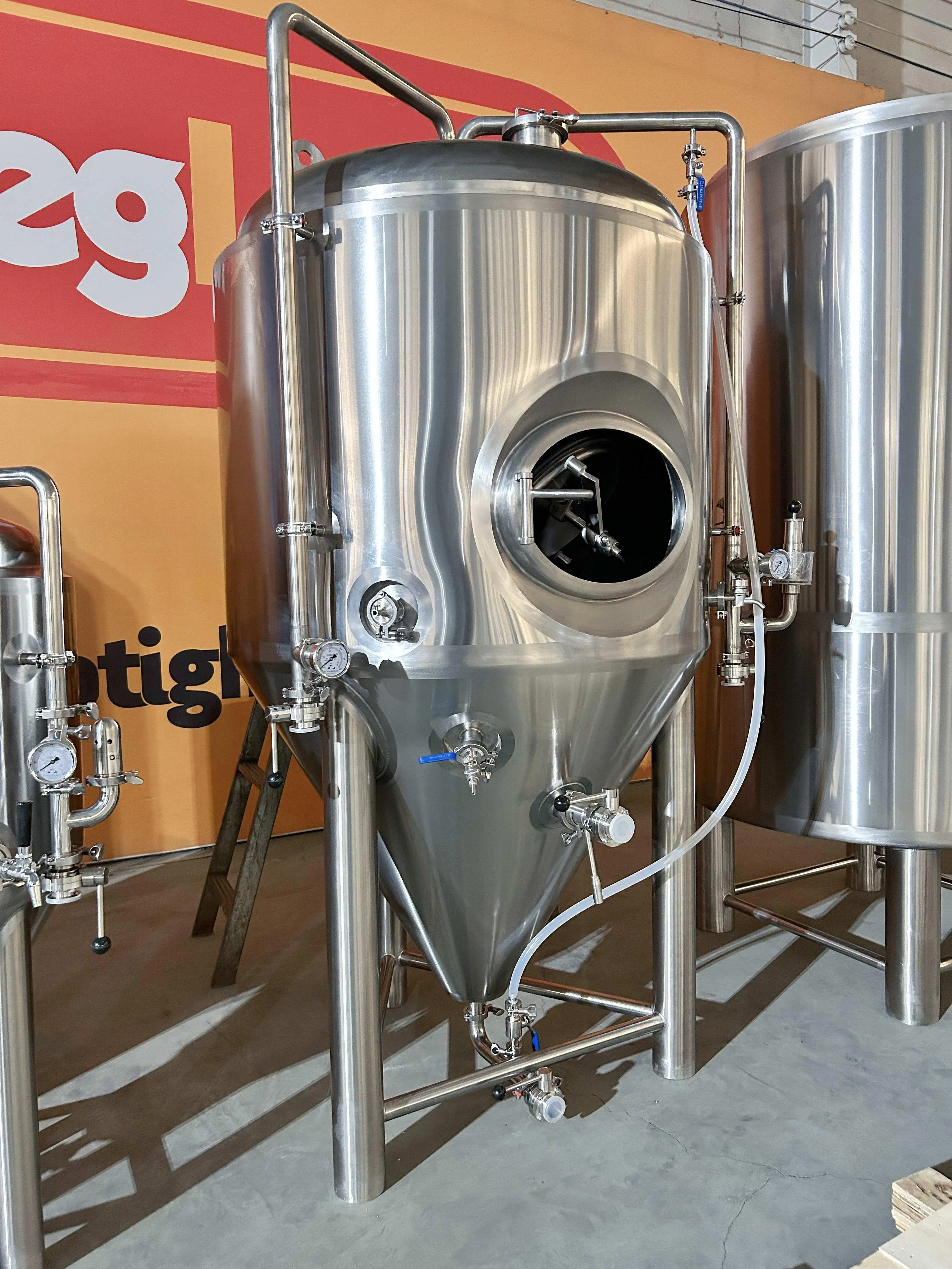 800L Conical Fermenter (pressurisable, jacketed)