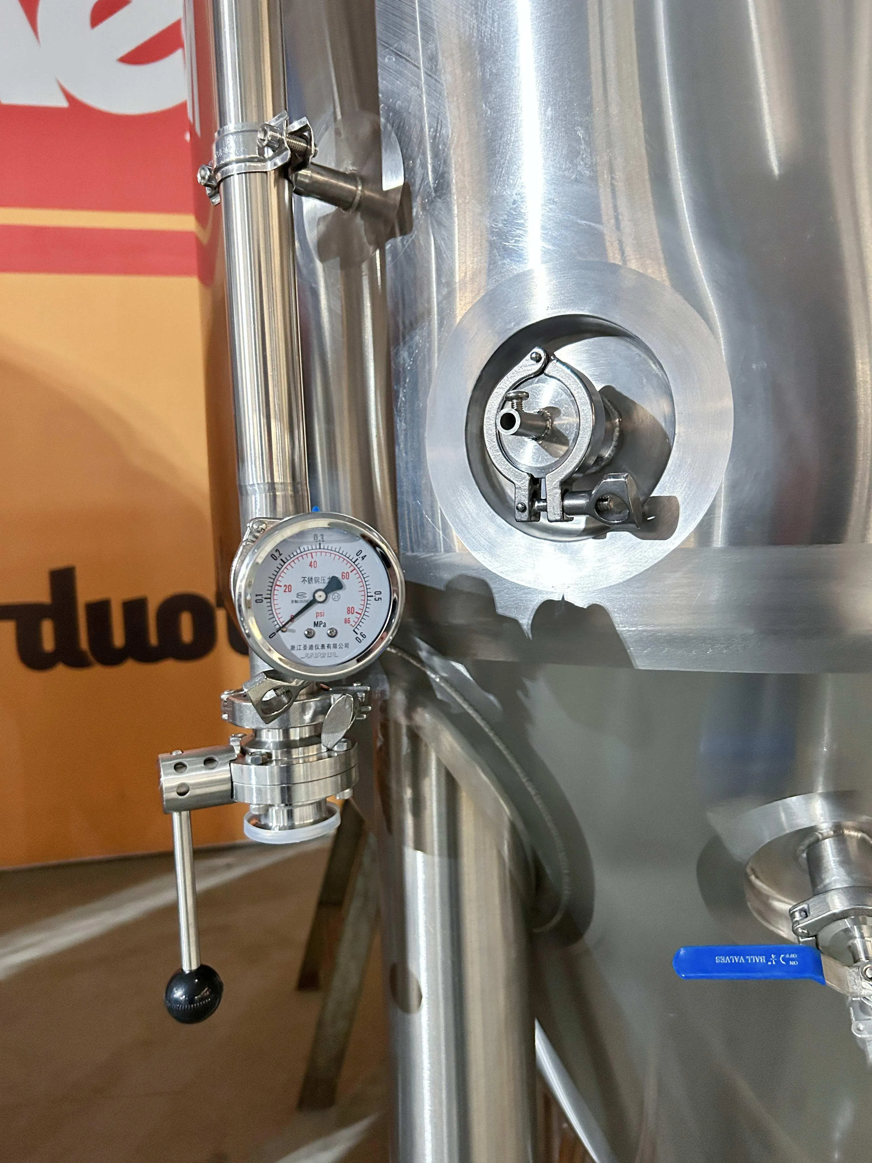 800L Conical Fermenter (pressurisable, jacketed)