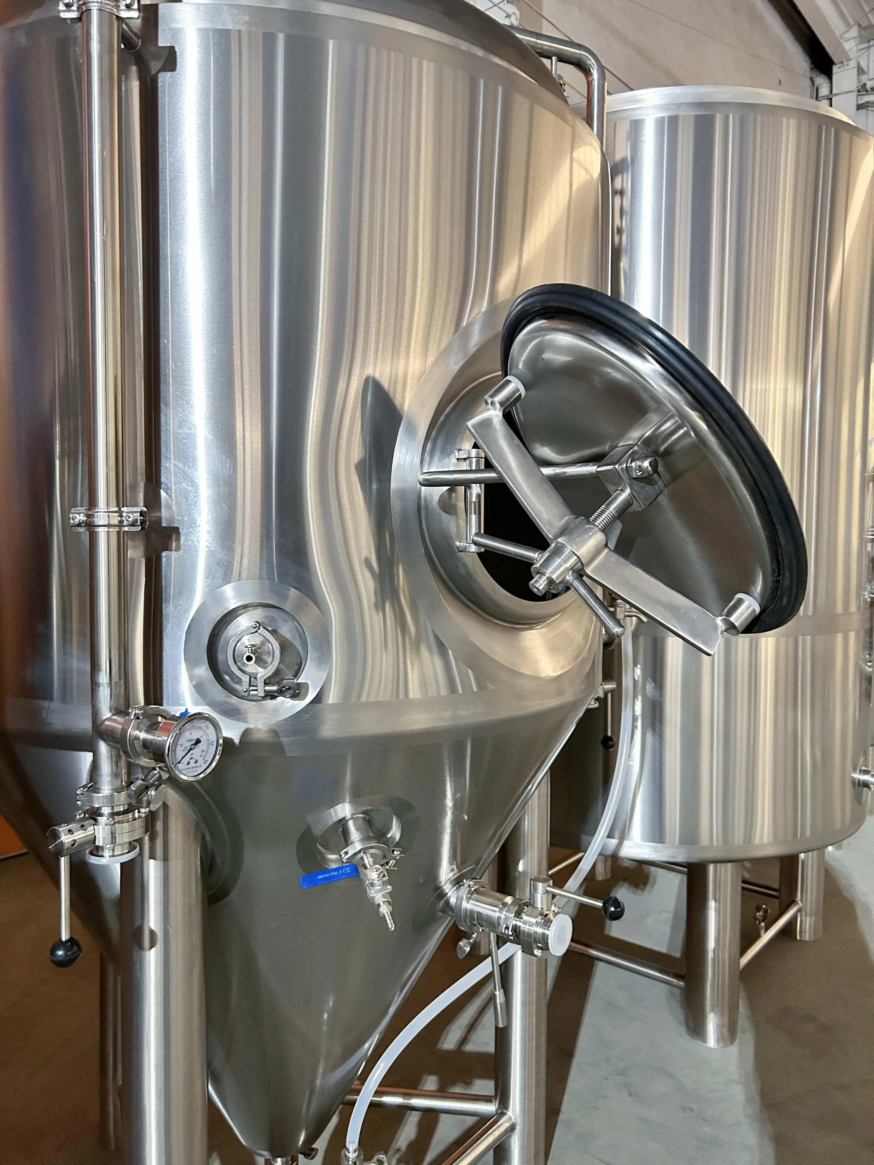 800L Conical Fermenter (pressurisable, jacketed)