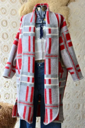 The Highlands Foundry Grey   Red Blanket Duster THF142