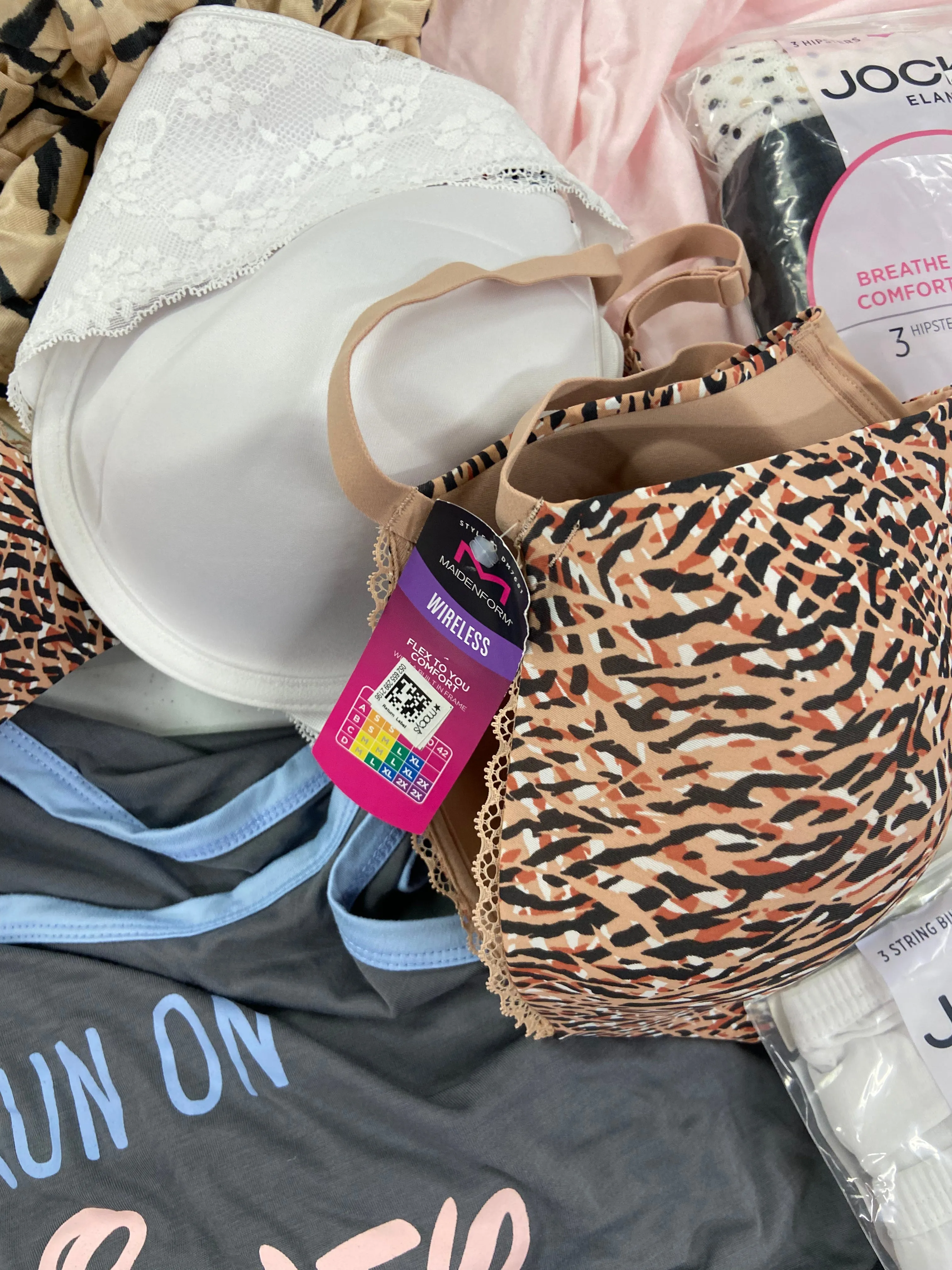 Women's Sleepwear, Intimates Wholesale Lot, BALI, MAIDENFORM, PLAYTEX, DISNEY, JOCKEY, MUNKI MUNKI and more, 19 items, Shelf Pulls, MSRP $652